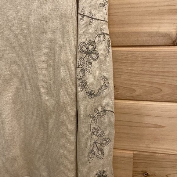 Curio Size Small Wool Silk Blend Floral Embroidered Button Front Cardigan - Picture 12 of 13